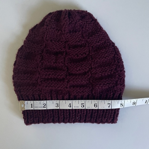 Handmade knit hat maroon - Picture 8 of 10